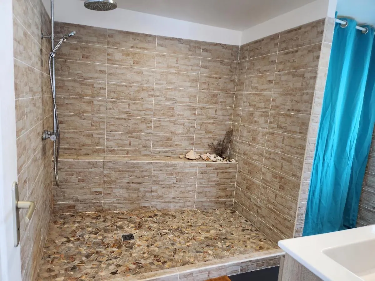 VILLA 6-10 PERS, VUE MER, Piscine Privée, PLAGE A PIEDS Le Gosier