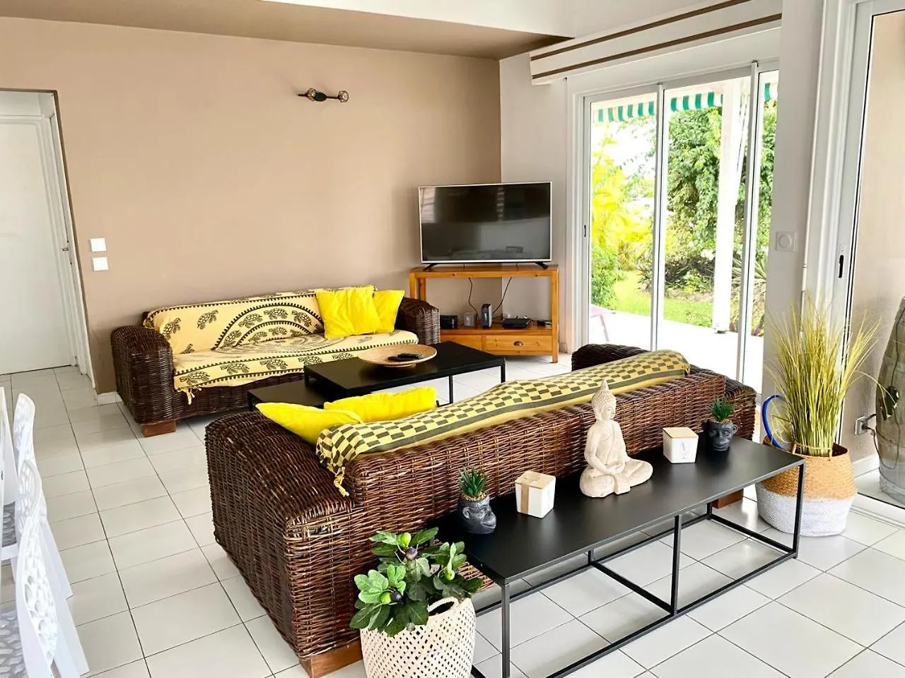 VILLA 6-10 PERS, VUE MER, Piscine Privée, PLAGE A PIEDS Le Gosier