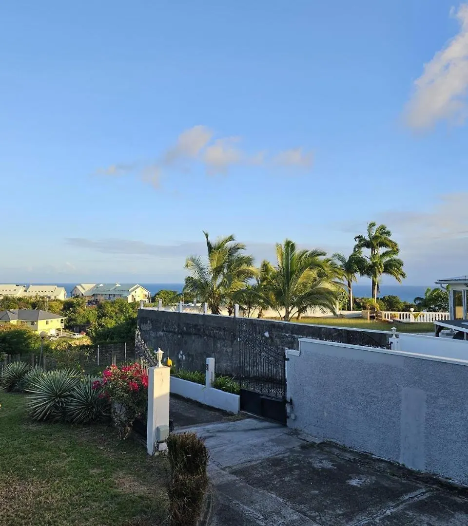 VILLA 6-10 PERS, VUE MER, Piscine Privée, PLAGE A PIEDS Le Gosier